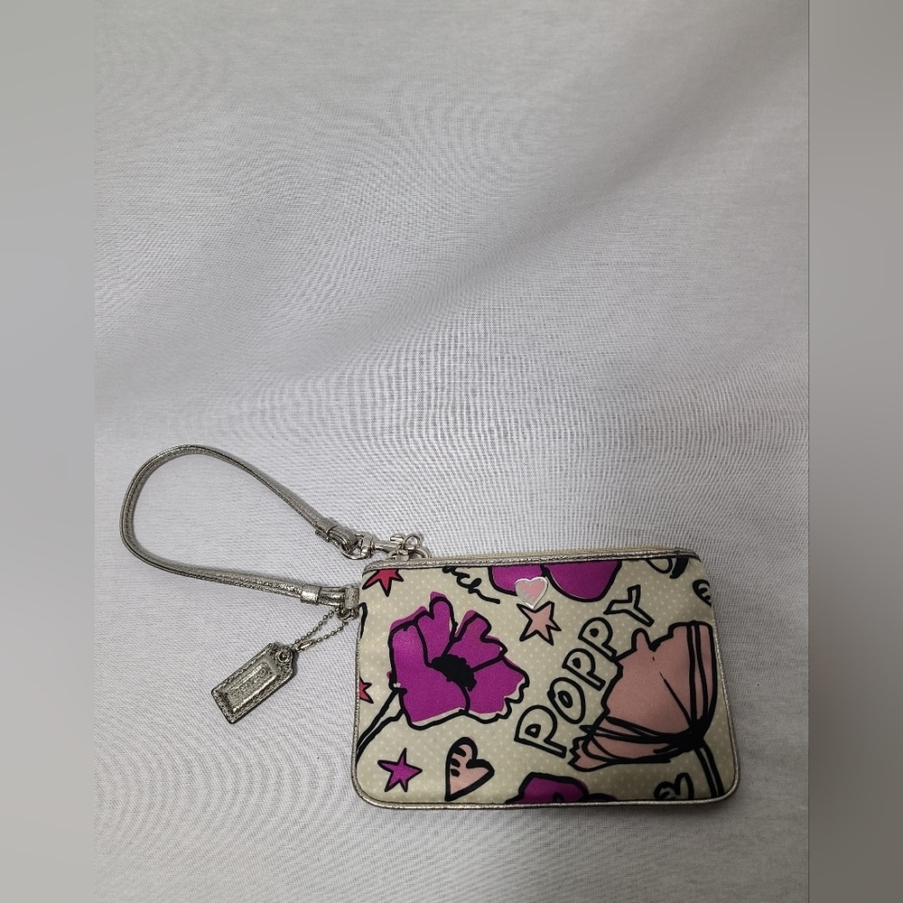 Coach Poppy Floral Petal Heart Signature Wristlet Wallet Purse 44900